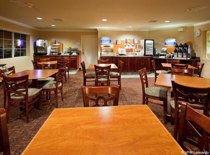 Holiday Inn Express & Suites Watsonville By Ihg Exterior foto